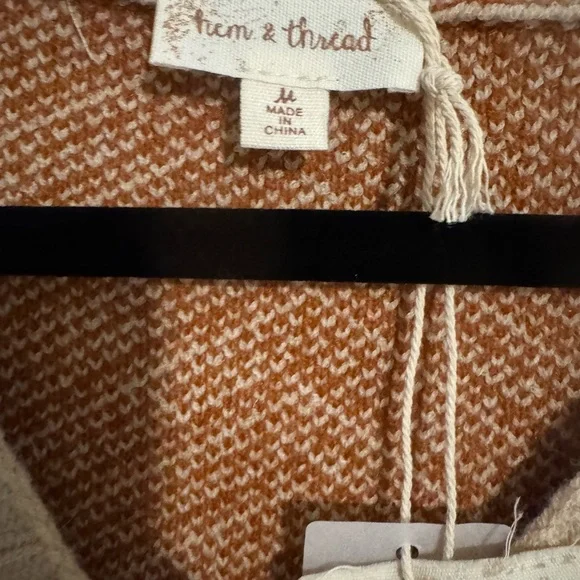 Hem & Thread rust and cream, tan cardigan.NWT size medium - Picture 3 of 4